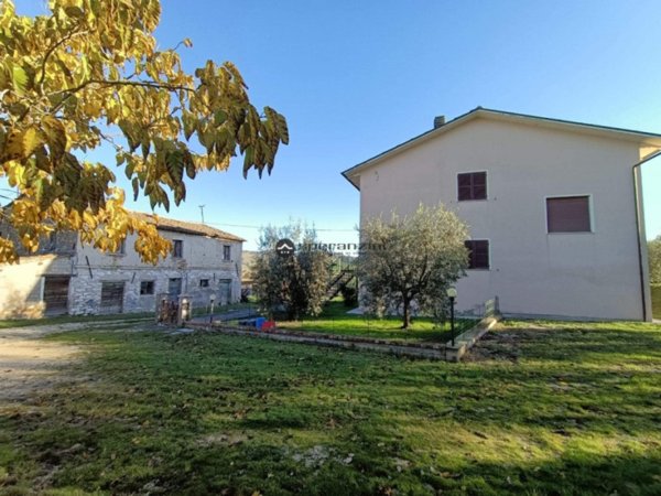 casa indipendente in vendita ad Isola del Piano