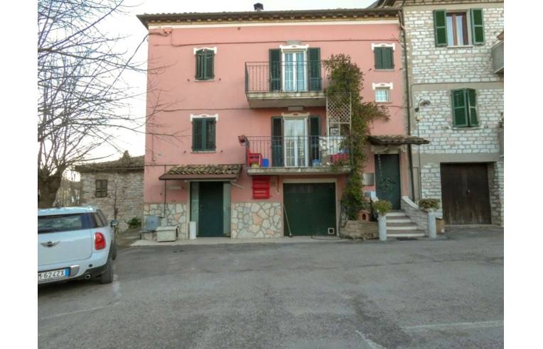 casa indipendente in vendita ad Isola del Piano