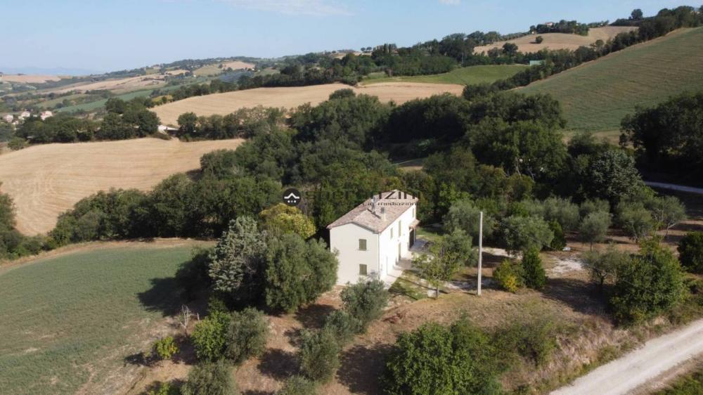 casa indipendente in vendita ad Isola del Piano
