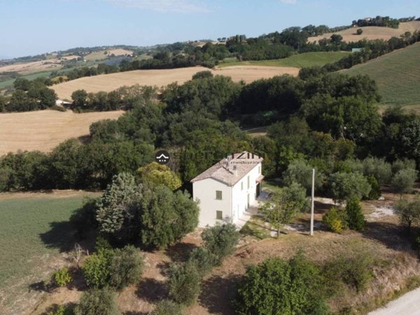 casa indipendente in vendita ad Isola del Piano in zona Castelgagliardo