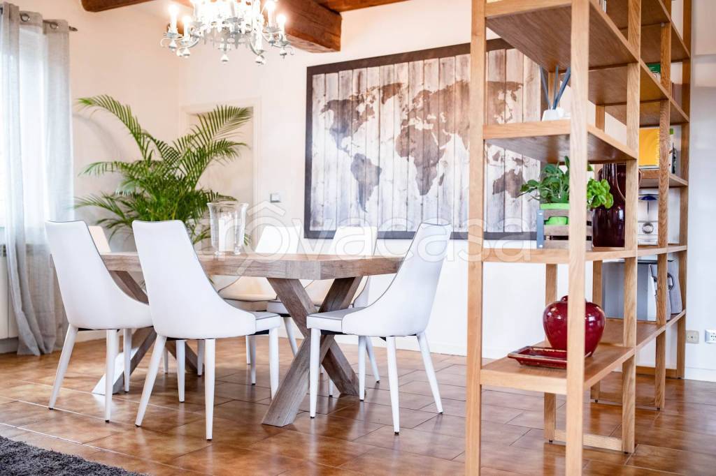 casa indipendente in vendita ad Isola del Piano