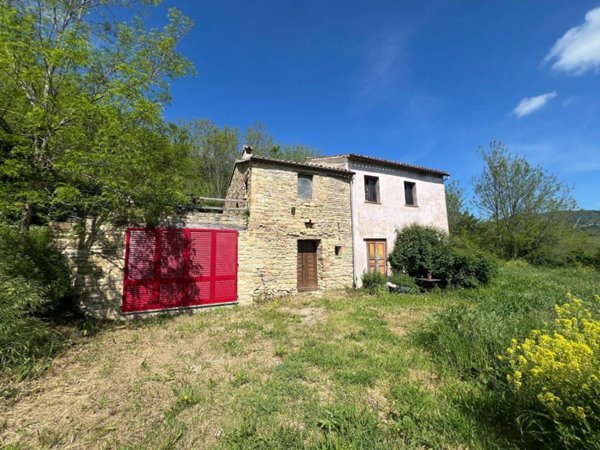 casa indipendente in vendita ad Isola del Piano in zona Castelgagliardo