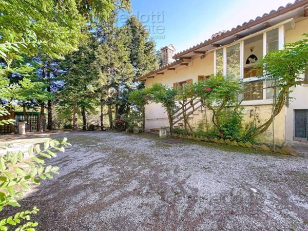 casa indipendente in vendita ad Isola del Piano