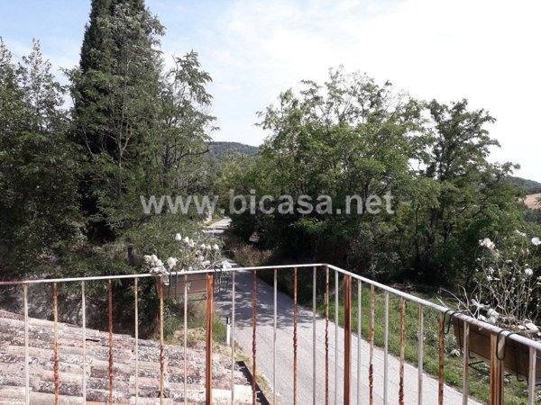 casa semindipendente in vendita ad Isola del Piano