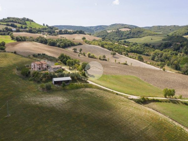 casa indipendente in vendita ad Isola del Piano in zona Castelgagliardo