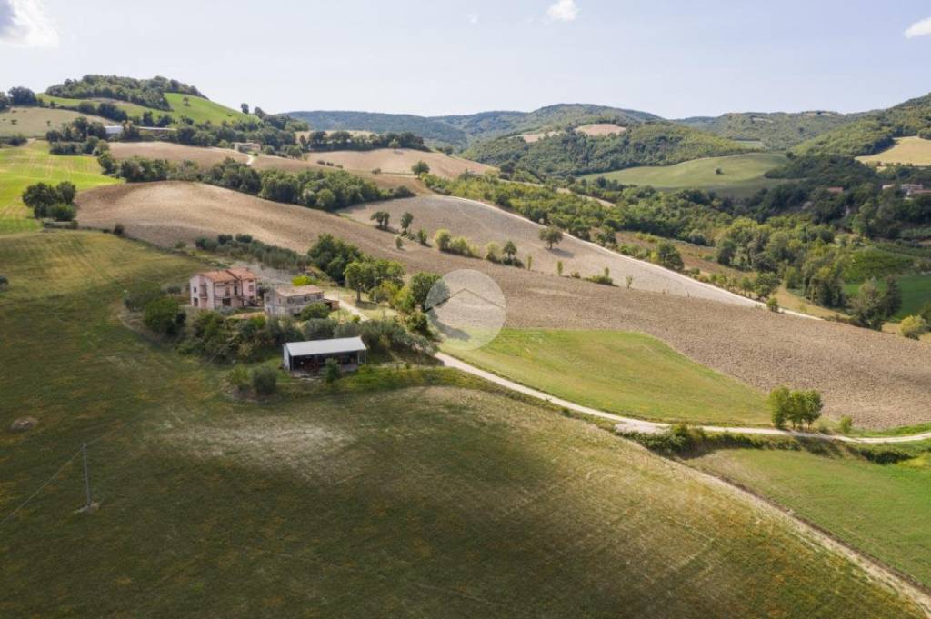 casa indipendente in vendita ad Isola del Piano in zona Castelgagliardo