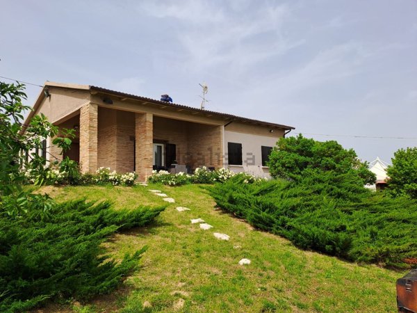 casa indipendente in vendita ad Isola del Piano in zona Castelgagliardo