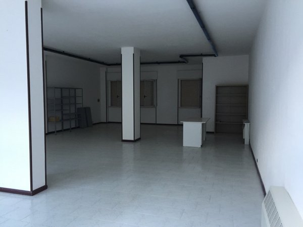 locale commerciale in vendita a Lunano