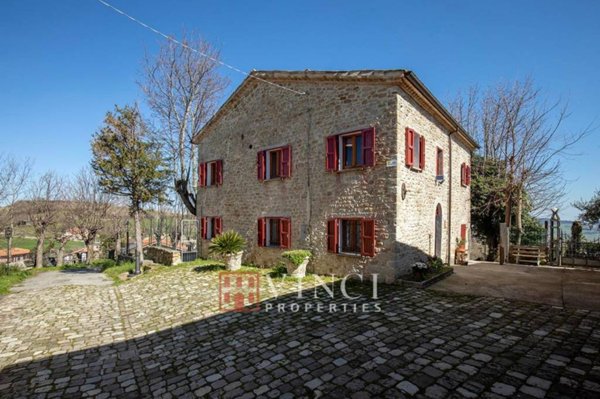 casa indipendente in vendita a Mercatino Conca in zona Piandicastello