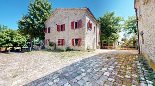 casa indipendente in vendita a Mercatino Conca in zona Piandicastello