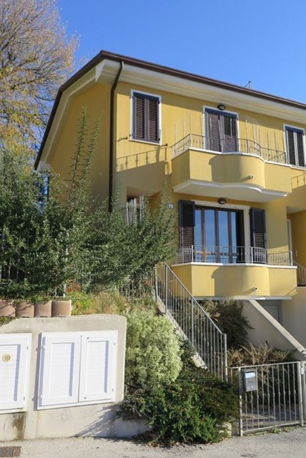 casa indipendente in vendita a Mercatino Conca