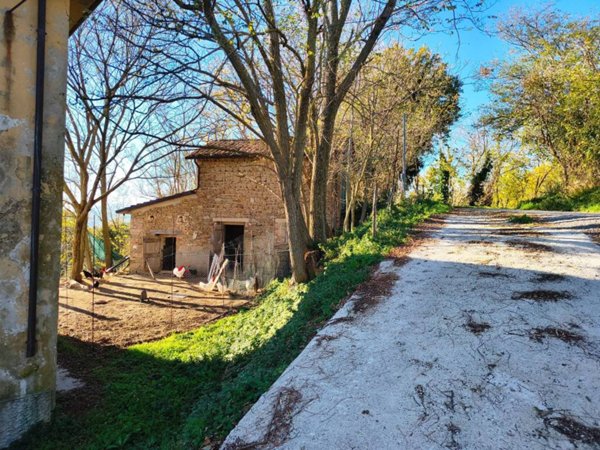 casa indipendente in vendita a Mercatino Conca