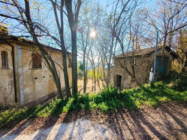 casale in vendita a Mercatino Conca