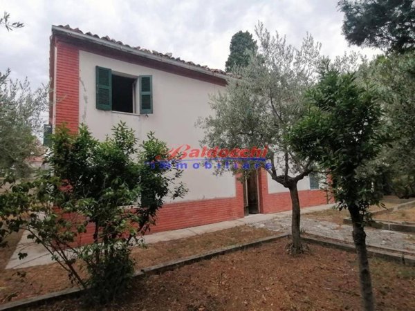 casa indipendente in vendita a Mombaroccio