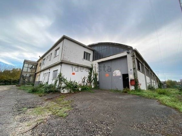 capannone in vendita a Mombaroccio