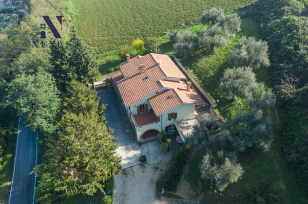 casa indipendente in vendita a Mombaroccio