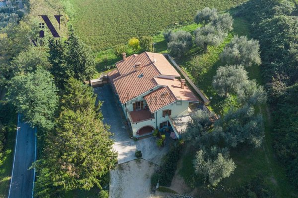 casa indipendente in vendita a Mombaroccio