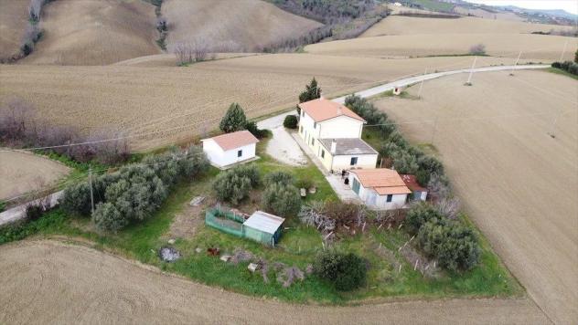 casa indipendente in vendita a Mombaroccio