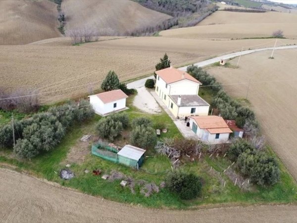 casa indipendente in vendita a Mombaroccio