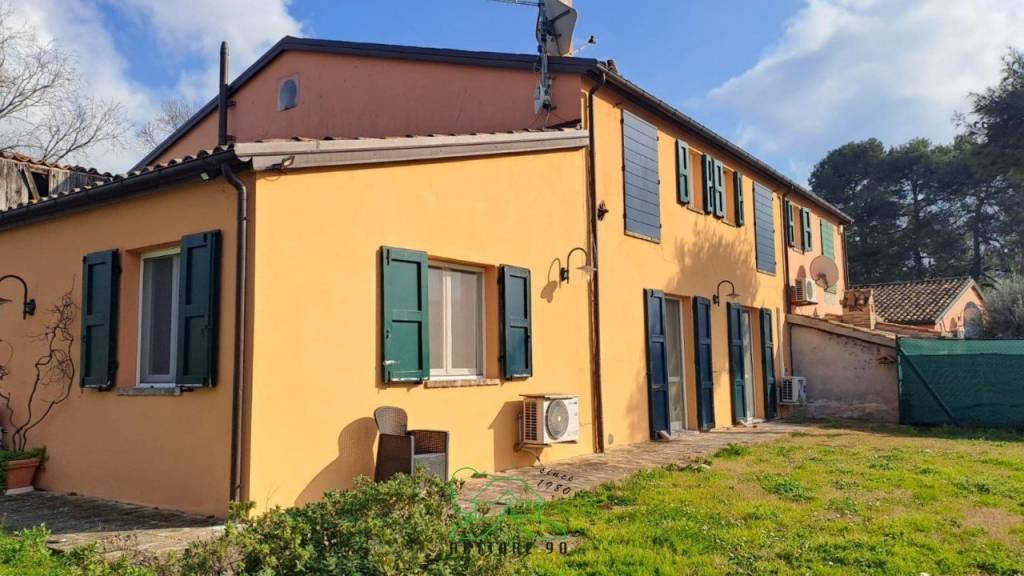 casa indipendente in vendita a Mombaroccio
