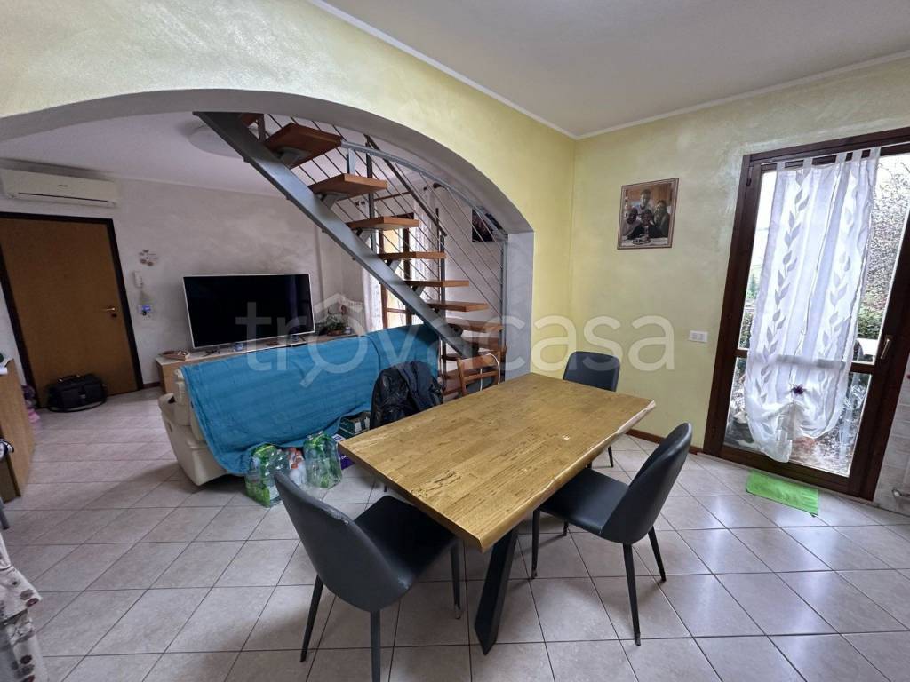 casa indipendente in vendita a Mombaroccio