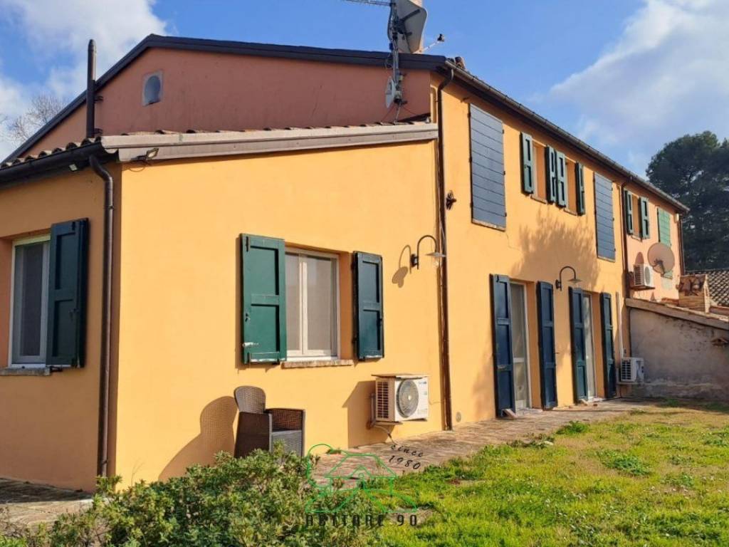 casa indipendente in vendita a Mombaroccio