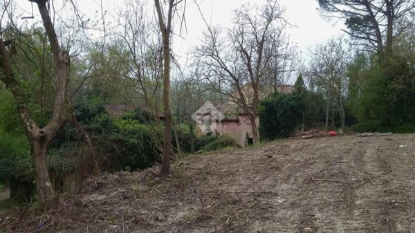 casa indipendente in vendita a Mombaroccio