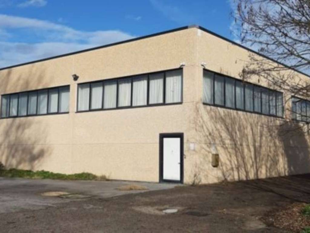 locale commerciale in vendita a Mombaroccio