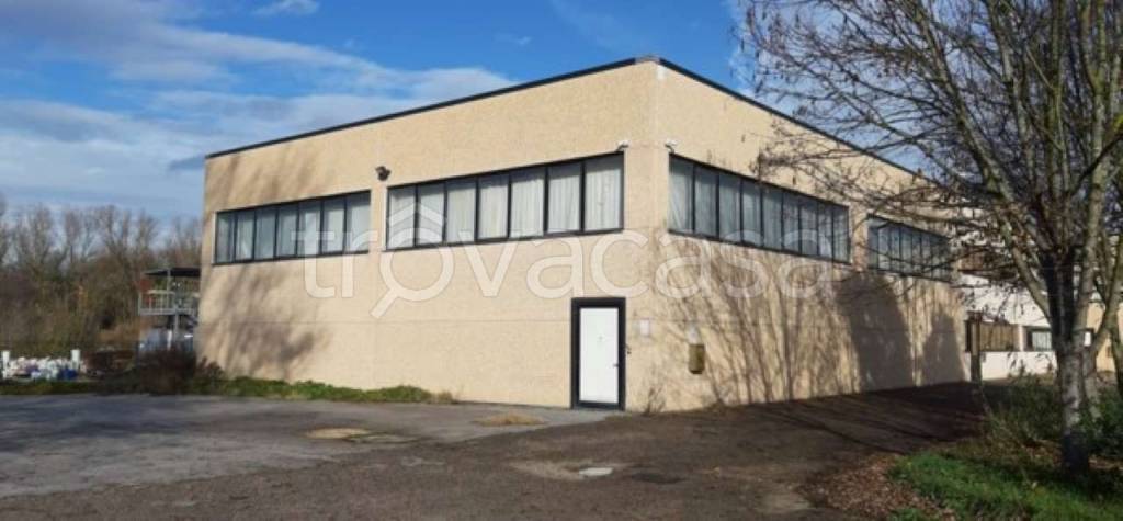 locale commerciale in vendita a Mombaroccio in zona Villagrande