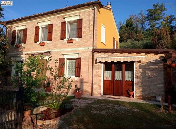 casa indipendente in vendita a Mombaroccio