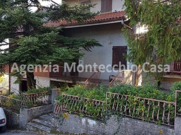 casa indipendente in vendita a Mombaroccio