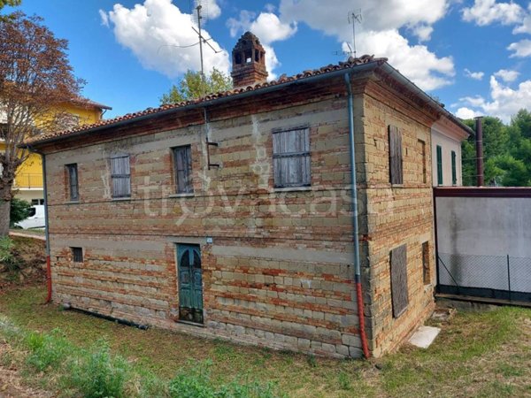 casa indipendente in vendita a Mombaroccio