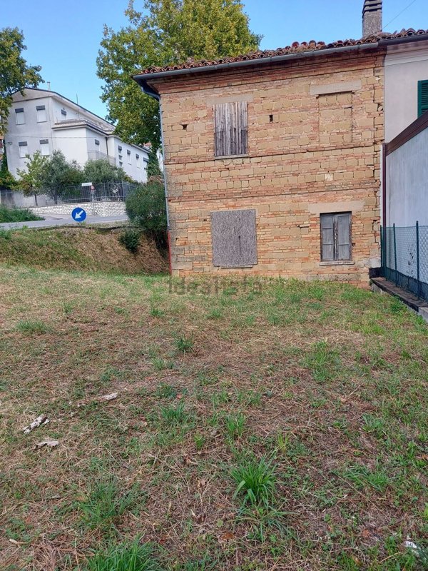 casa indipendente in vendita a Mombaroccio