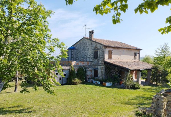 appartamento in vendita a Mombaroccio in zona Montegiano