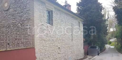 casa indipendente in vendita a Mombaroccio