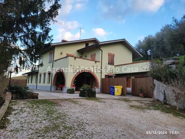 casa indipendente in vendita a Mombaroccio