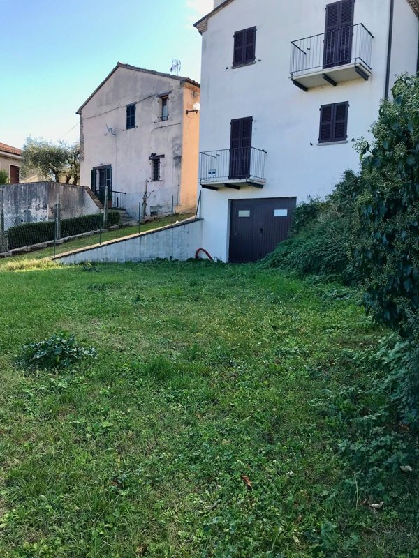 casa indipendente in vendita a Mombaroccio