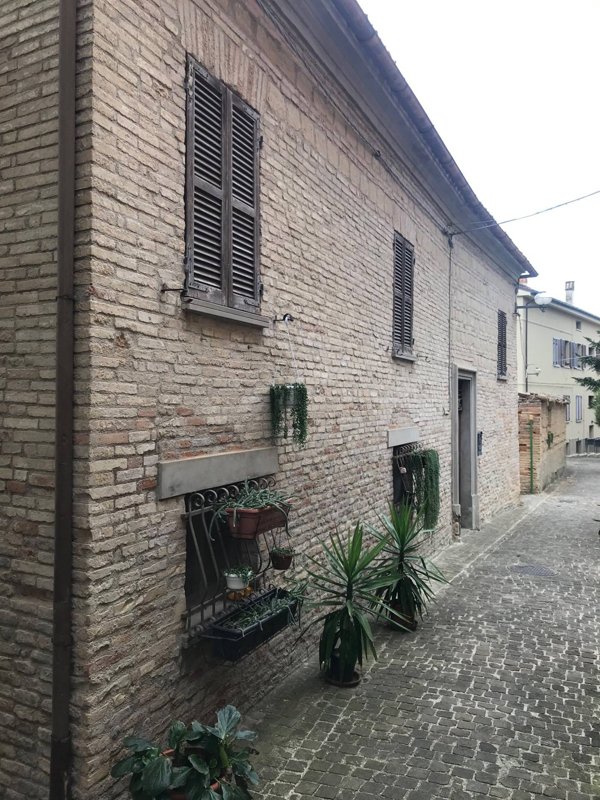 casa indipendente in vendita a Mombaroccio