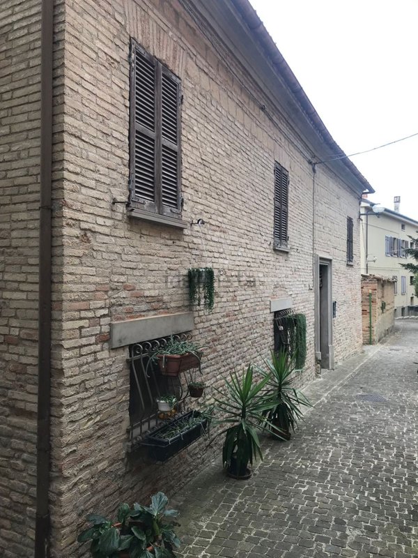 casa indipendente in vendita a Mombaroccio