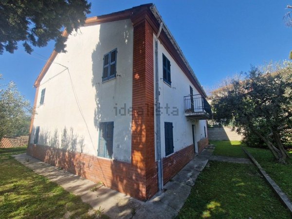 casa indipendente in vendita a Mombaroccio