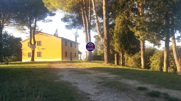 casa indipendente in vendita a Mombaroccio