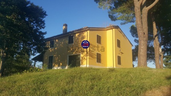 casale in vendita a Mombaroccio