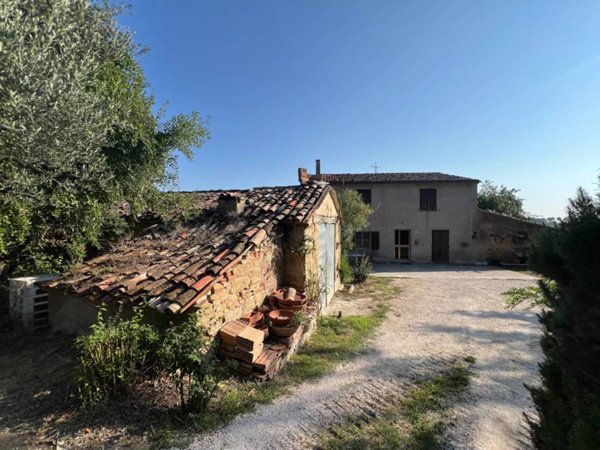 casa indipendente in vendita a Mombaroccio
