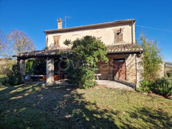 casa indipendente in vendita a Mombaroccio