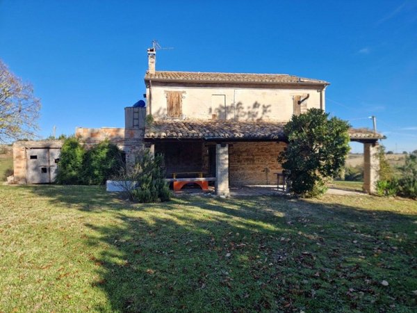 pentavano in vendita a Mombaroccio