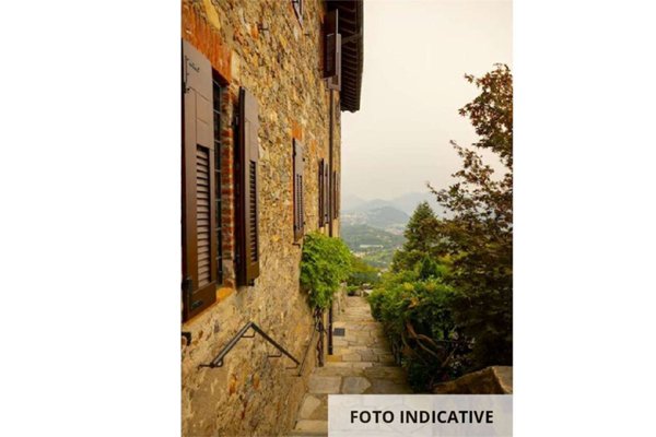 casa indipendente in vendita a Mombaroccio