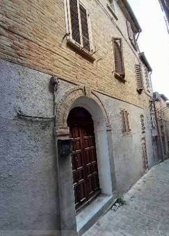 casa indipendente in vendita a Mombaroccio