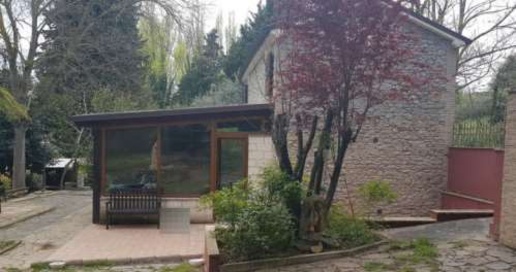 casa indipendente in vendita a Mombaroccio