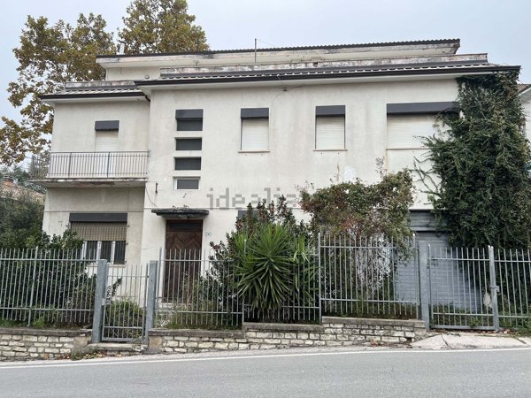 casa indipendente in vendita a Mombaroccio