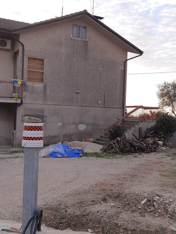 casa indipendente in vendita a Mombaroccio